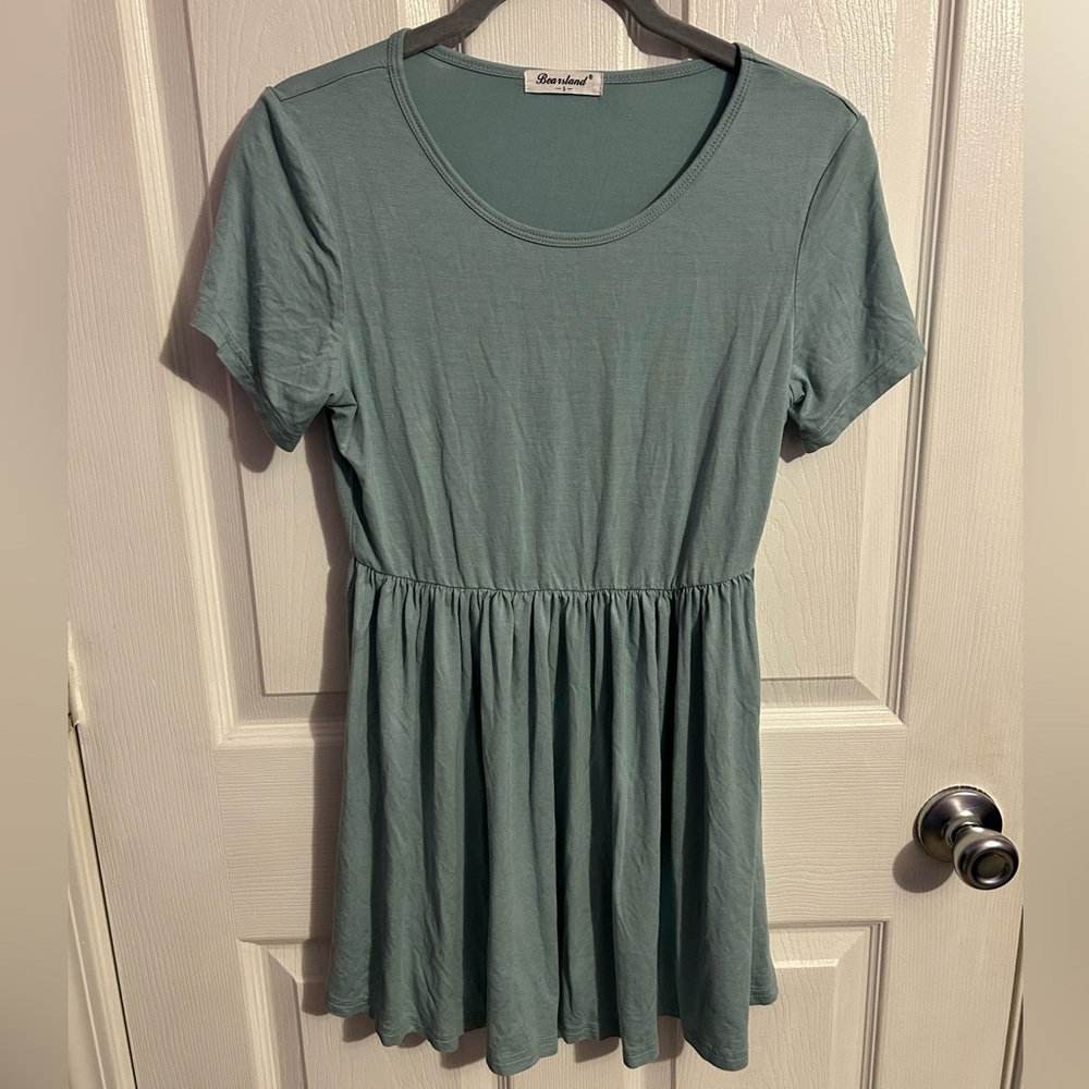 Light green short sleeve maternity shirt - Like new